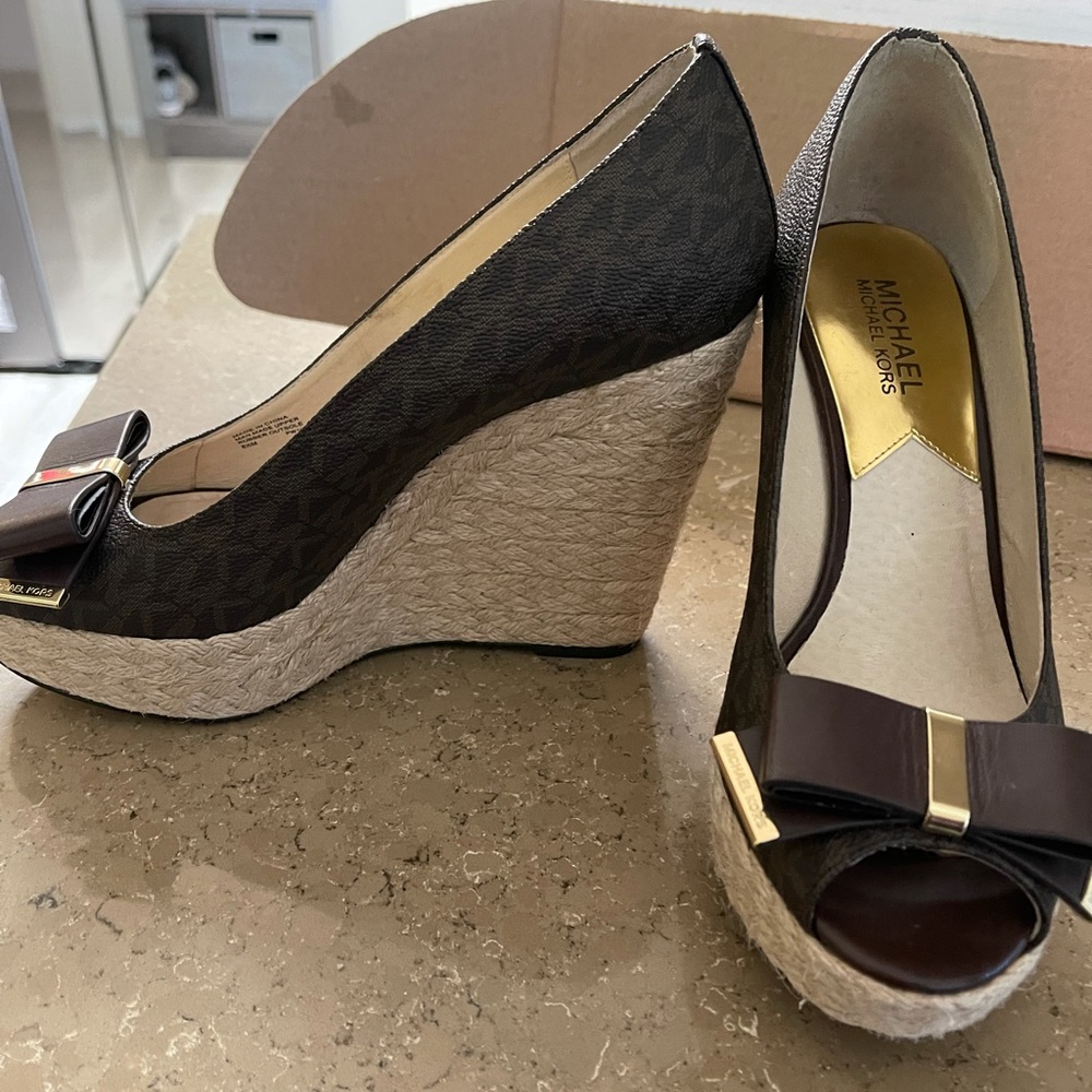 Michael Kors Brown/Tan/Gold Wedges. Like new!